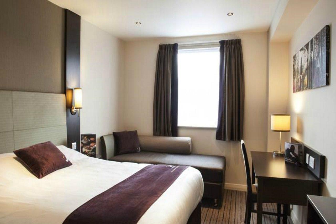 Premier Inn วินเชสเตอร์ ภายนอก รูปภาพ